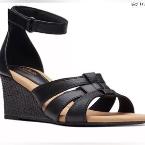CLARKS WOMENS KYARRA JOY WEDGE LEATHER SANDAL IN BLACK 7 WIDE